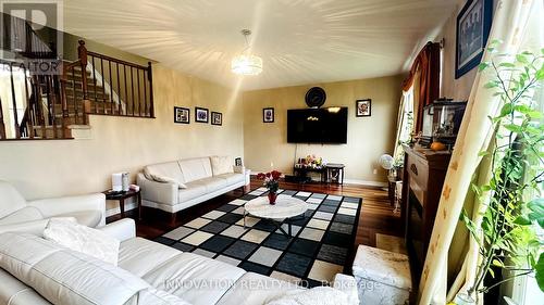 268 Flodden Way E, Ottawa, ON - Indoor Photo Showing Living Room