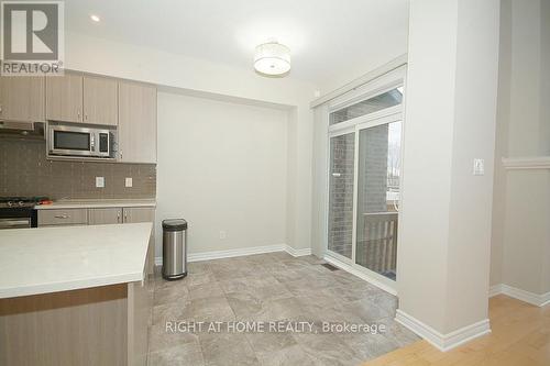 132 Mattingly Way, Ottawa, ON - Indoor Photo Showing Kitchen