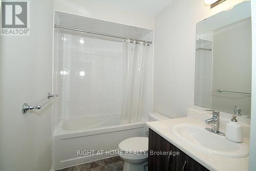 132 Mattingly Way, Ottawa, ON - Indoor Photo Showing Bathroom