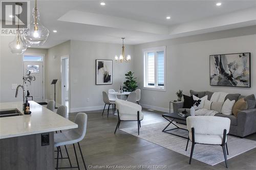 17 Duskridge Road, Chatham, ON - Indoor Photo Showing Living Room