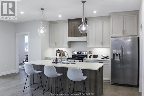 17 Duskridge Road, Chatham, ON - Indoor Photo Showing Kitchen With Upgraded Kitchen