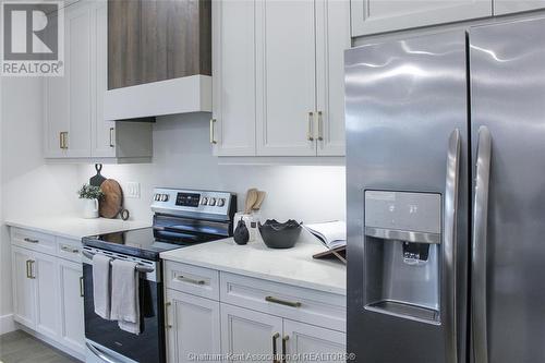 17 Duskridge Road, Chatham, ON - Indoor Photo Showing Kitchen With Upgraded Kitchen