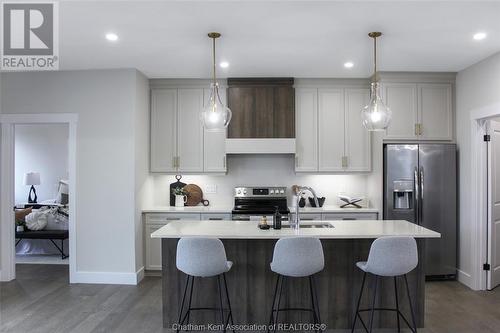 17 Duskridge Road, Chatham, ON - Indoor Photo Showing Kitchen With Upgraded Kitchen