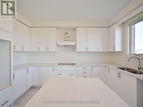 1555 Severn Drive, Milton, ON - Indoor Photo Showing Kitchen With Double Sink