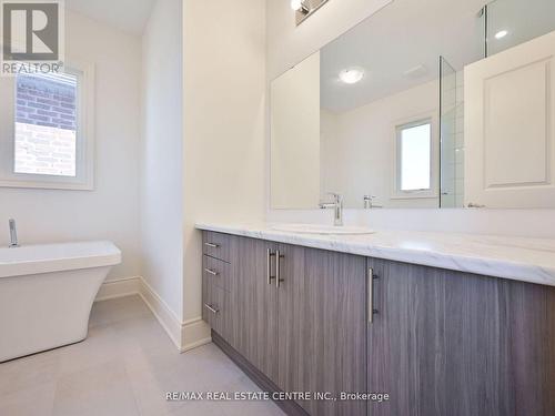 1555 Severn Drive, Milton, ON - Indoor Photo Showing Bathroom