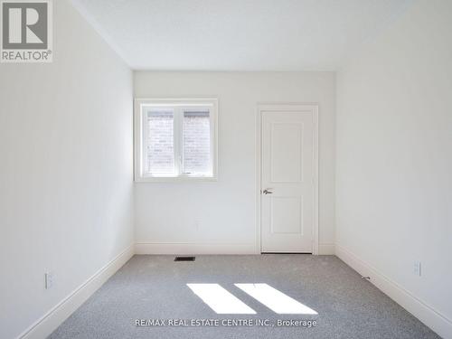 1555 Severn Drive, Milton, ON - Indoor Photo Showing Other Room