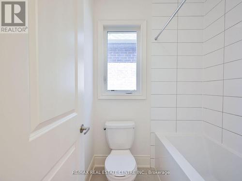 1555 Severn Drive, Milton, ON - Indoor Photo Showing Bathroom