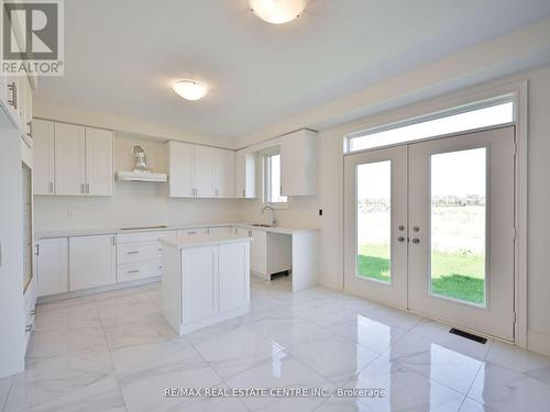 1555 Severn Drive, Milton, ON - Indoor Photo Showing Kitchen