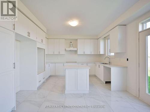 1555 Severn Drive, Milton, ON - Indoor Photo Showing Kitchen