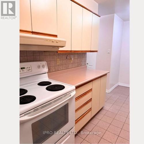 606 - 65 Southport Street E, Toronto, ON - Indoor Photo Showing Kitchen