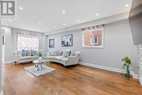 5875 Chessman Court, Mississauga, ON - Indoor Photo Showing Living Room