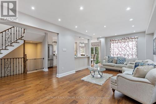 5875 Chessman Court, Mississauga, ON - Indoor Photo Showing Living Room