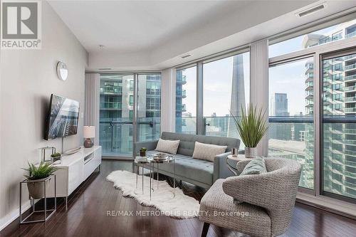 2207 - 12 York Street, Toronto, ON - Indoor Photo Showing Living Room