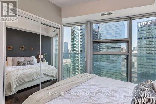 2207 - 12 York Street, Toronto, ON - Indoor Photo Showing Bedroom