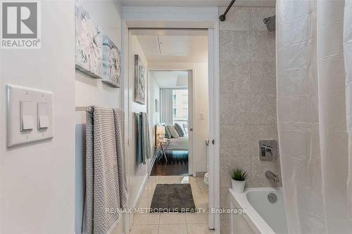 2207 - 12 York Street, Toronto, ON - Indoor Photo Showing Bathroom