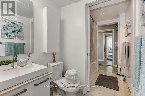 2207 - 12 York Street, Toronto, ON - Indoor Photo Showing Bathroom