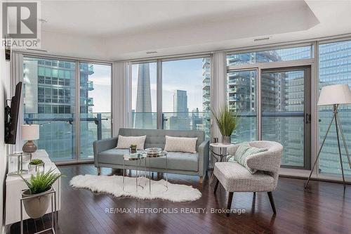 2207 - 12 York Street, Toronto, ON - Indoor Photo Showing Living Room