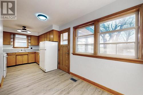 12190 Warden Avenue, Whitchurch-Stouffville, ON - Indoor Photo Showing Kitchen