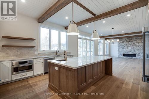 941 Old Mohawk Road, Hamilton, ON - Indoor Photo Showing Kitchen With Upgraded Kitchen