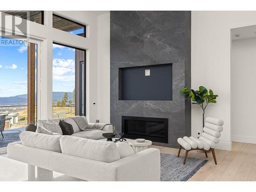 5584 Upper Mission Court, Kelowna, BC - Indoor Photo Showing Living Room With Fireplace