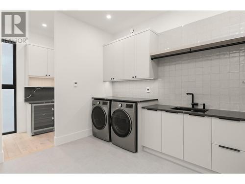 5584 Upper Mission Court, Kelowna, BC - Indoor Photo Showing Laundry Room