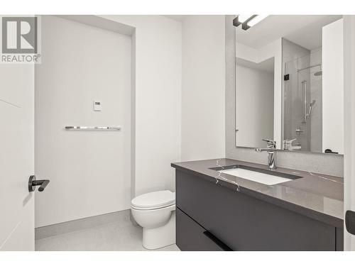 5584 Upper Mission Court, Kelowna, BC - Indoor Photo Showing Bathroom