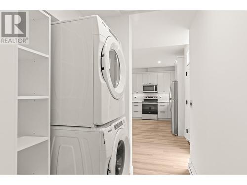 5584 Upper Mission Court, Kelowna, BC - Indoor Photo Showing Laundry Room