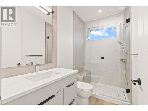 5584 Upper Mission Court, Kelowna, BC - Indoor Photo Showing Bathroom