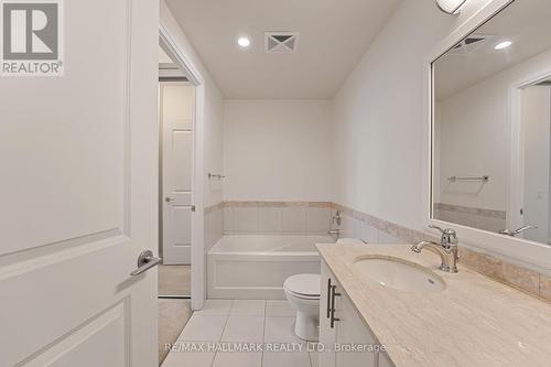 1209 - 1055 Southdown Road, Mississauga, ON - Indoor Photo Showing Bathroom