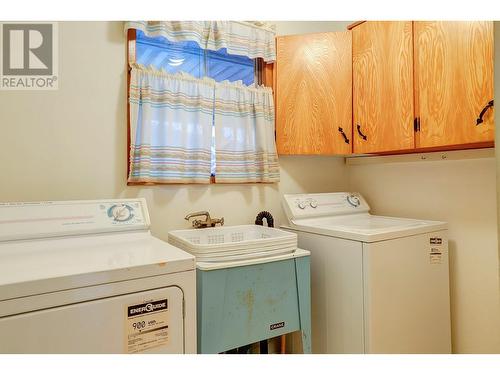 2483 Francis Street, Vernon, BC - Indoor Photo Showing Laundry Room