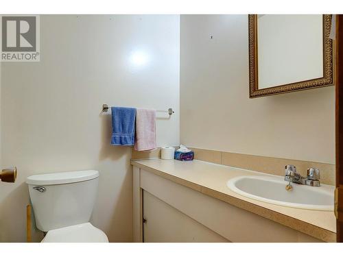 2483 Francis Street, Vernon, BC - Indoor Photo Showing Bathroom