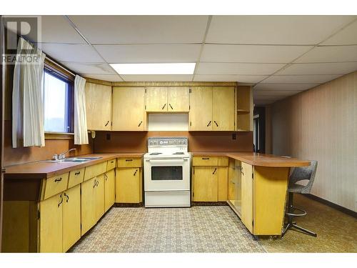 2483 Francis Street, Vernon, BC - Indoor Photo Showing Kitchen