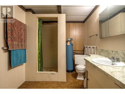 2483 Francis Street, Vernon, BC - Indoor Photo Showing Bathroom