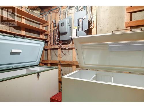 2483 Francis Street, Vernon, BC - Indoor Photo Showing Laundry Room