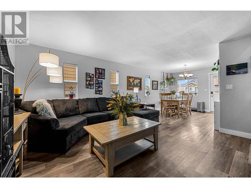 930 Stagecoach Drive Unit# 14, Kamloops, BC - Indoor Photo Showing Living Room