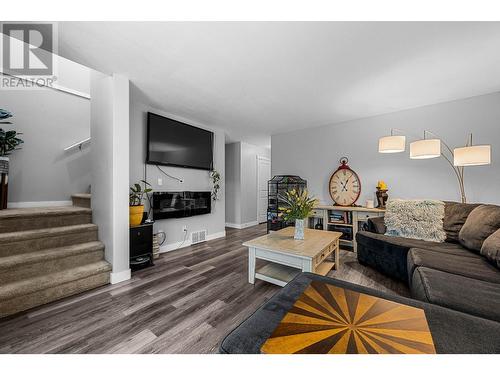 930 Stagecoach Drive Unit# 14, Kamloops, BC - Indoor Photo Showing Living Room