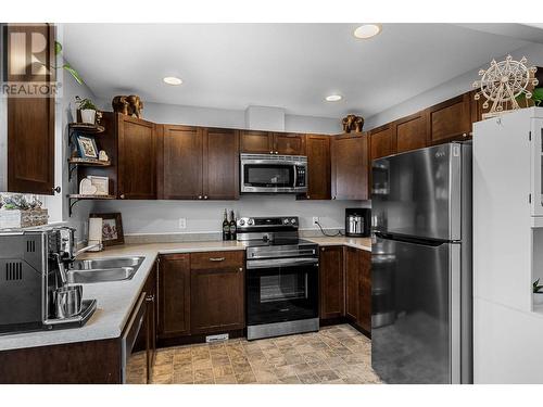 930 Stagecoach Drive Unit# 14, Kamloops, BC - Indoor Photo Showing Kitchen With Double Sink