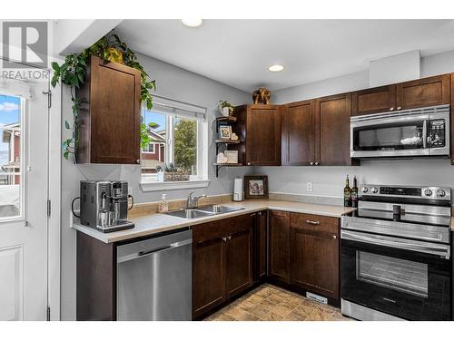 930 Stagecoach Drive Unit# 14, Kamloops, BC - Indoor Photo Showing Kitchen With Double Sink