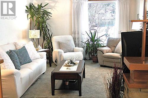 120 Bainbridge St, Sault Ste. Marie, ON - Indoor Photo Showing Living Room