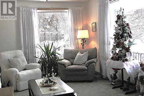 120 Bainbridge St, Sault Ste. Marie, ON - Indoor Photo Showing Living Room