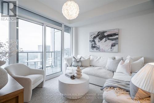 1301 - 500 Brock Avenue, Burlington, ON - Indoor Photo Showing Living Room