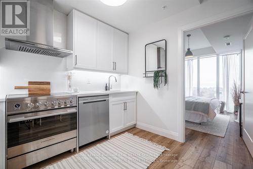 1301 - 500 Brock Avenue, Burlington, ON - Indoor Photo Showing Kitchen