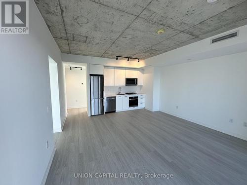 1411 - 195 Mccaul Street, Toronto, ON - Indoor Photo Showing Kitchen