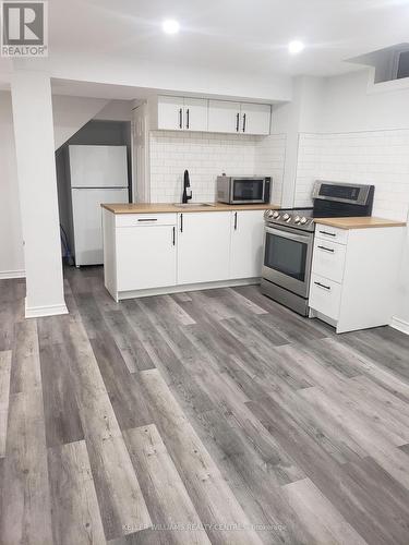 59 Weymouth Road, Barrie, ON - Indoor Photo Showing Kitchen