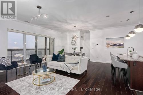 2404 - 330 Ridout Street N, London, ON - Indoor Photo Showing Living Room