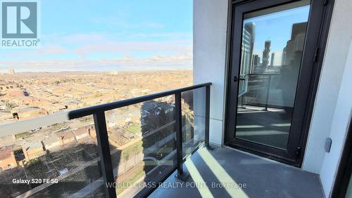 1404 - 202 Burnhamthorpe Road E, Mississauga, ON - Outdoor With View