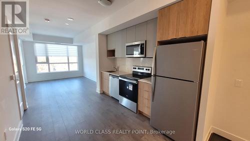 1404 - 202 Burnhamthorpe Road E, Mississauga, ON - Indoor Photo Showing Kitchen