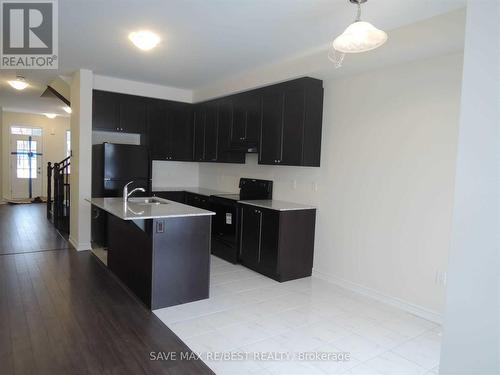 12 Circus Crescent, Brampton, ON - Indoor Photo Showing Kitchen