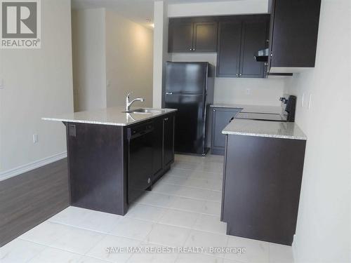 12 Circus Crescent, Brampton, ON - Indoor Photo Showing Kitchen