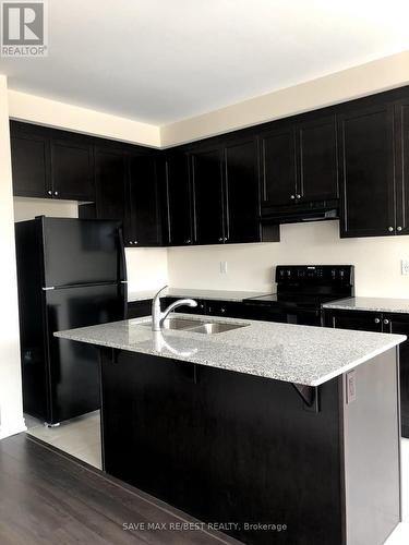 12 Circus Crescent, Brampton, ON - Indoor Photo Showing Kitchen With Double Sink